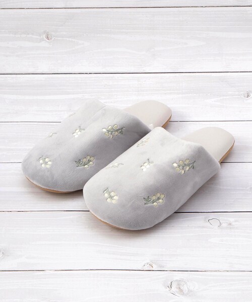 one'sterrace(ワンズテラス)の「◆ミモザ刺繍 ルームシューズ(ルームシューズ/スリッパ・レディース・アイボリー系8/グリーン系5/グレー系4・99)」の4枚目の写真