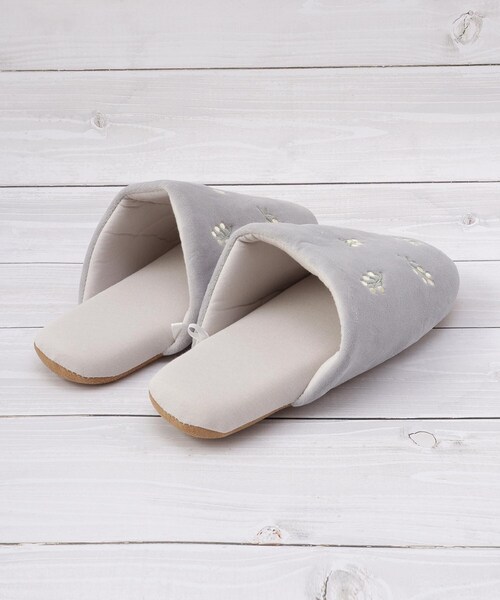 one'sterrace(ワンズテラス)の「◆ミモザ刺繍 ルームシューズ(ルームシューズ/スリッパ・レディース・アイボリー系8/グリーン系5/グレー系4・99)」の6枚目の写真