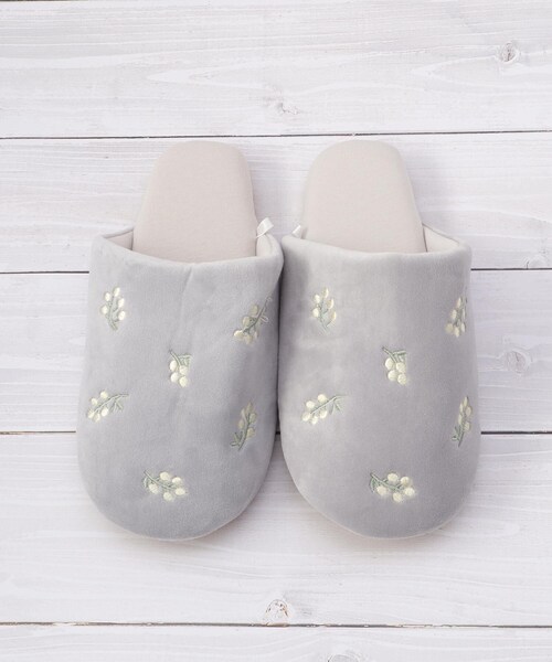 one'sterrace(ワンズテラス)の「◆ミモザ刺繍 ルームシューズ(ルームシューズ/スリッパ・レディース・アイボリー系8/グリーン系5/グレー系4・99)」の7枚目の写真