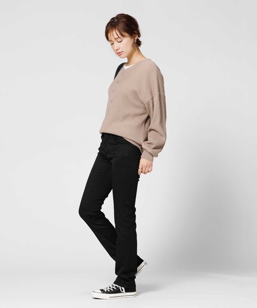 EDWIN(エドウィン)の「【EDWIN】ハタラクロ スリムストレートパンツ (機能性 / ストレッチ性 / リーズナブル / 美脚効果)(その他パンツ・レディース・ブラック・S/M/L/XL/XS)」の4枚目の写真