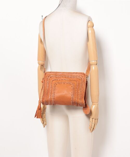 zucchero（ズッケロ）の「本革 ショルダーバッグ レディース ズッケロ 斜めがけ 肩掛け タッセル 小さめ 軽量 ミニバッグ 49775（ショルダーバッグ・レディース・ブラウン・FREE）」の5枚目の写真