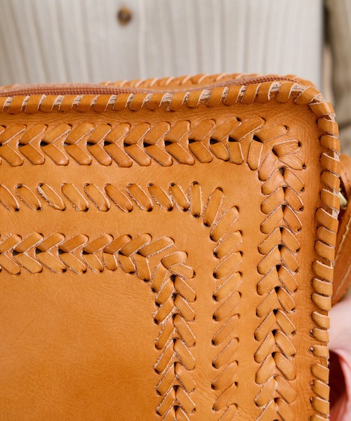 zucchero（ズッケロ）の「本革 ショルダーバッグ レディース ズッケロ 斜めがけ 肩掛け タッセル 小さめ 軽量 ミニバッグ 49775（ショルダーバッグ・レディース・ブラウン・FREE）」の7枚目の写真