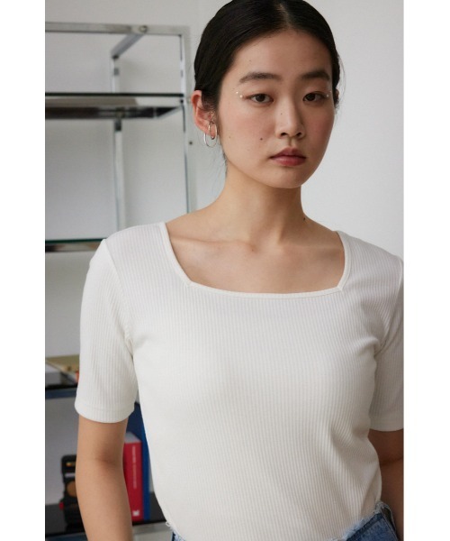 AZUL by moussy(アズールバイマウジー)の「2WAYリブトップス(Tシャツ/カットソー・レディース・オフホワイト/グレー/ブラック・SMALL/MEDIUM)」の4枚目の写真