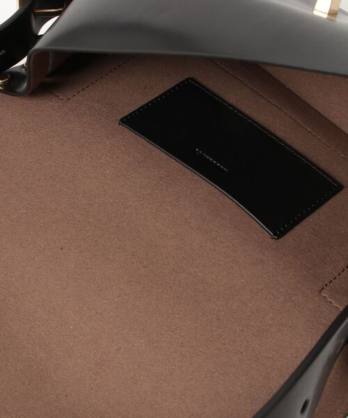 ALLSAINTS（オールセインツ）の「MIRO TURN LOCK LEATHER SATCHEL BAG | MIRO ターン ロック レザー サッチェル バッグ（ショルダーバッグ・レディース・ブラック・ONE SIZE）」の11枚目の写真