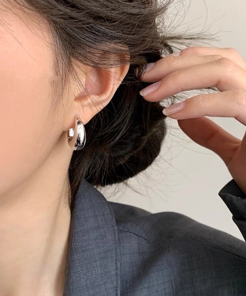 E&C closet…(イーアンドシークローゼット)の「ボリュームフープピアス(ピアス(両耳用)・レディース・ゴールド/シルバー・FREE)」の5枚目の写真