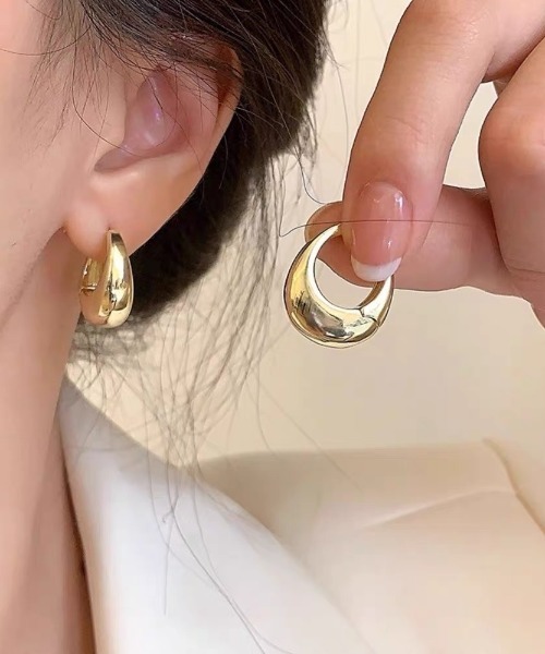 E&C closet…(イーアンドシークローゼット)の「ボリュームフープピアス(ピアス(両耳用)・レディース・ゴールド/シルバー・FREE)」の18枚目の写真