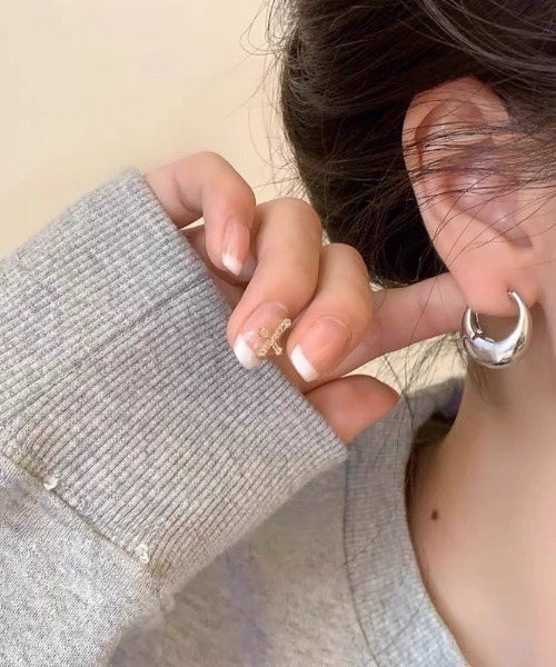 E&C closet…(イーアンドシークローゼット)の「ボリュームフープピアス(ピアス(両耳用)・レディース・ゴールド/シルバー・FREE)」の10枚目の写真