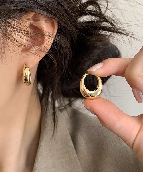 E&C closet…(イーアンドシークローゼット)の「ボリュームフープピアス(ピアス(両耳用)・レディース・ゴールド/シルバー・FREE)」の3枚目の写真