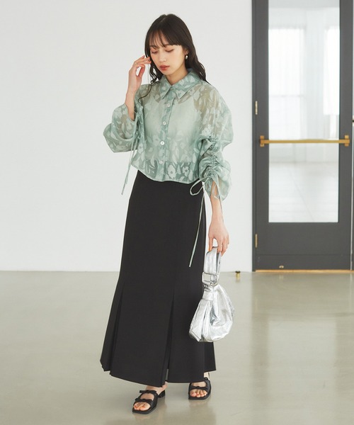 VIS（ビス）の「シアーオパールボリューム袖シャツ（シャツ/ブラウス・レディース・ホワイト/ネイビー/モスグリーン・FREE）」の4枚目の写真