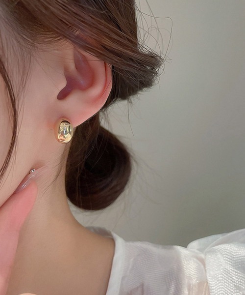 Miniministore(ミニミニストア)の「カシューナッツピアス ミニピアス(ピアス(両耳用)・レディース・シルバー/ゴールド・FREE)」の1枚目の写真