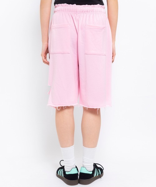 atmos pink(アトモスピンク)の「atmos pink Damaged Half Sweat Pants / アトモス ピンク ダメージ ハーフ スウェットパンツ(スウェットパンツ・レディース・ウッドランド/グレー/ブラック・FREE)」の6枚目の写真