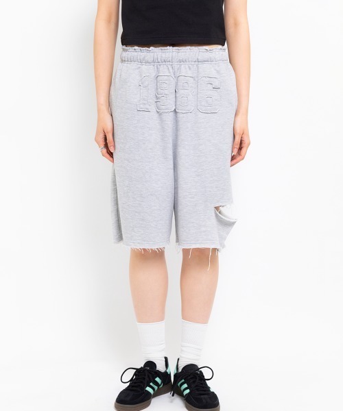 atmos pink(アトモスピンク)の「atmos pink Damaged Half Sweat Pants / アトモス ピンク ダメージ ハーフ スウェットパンツ(スウェットパンツ・レディース・ウッドランド/グレー/ブラック・FREE)」の13枚目の写真