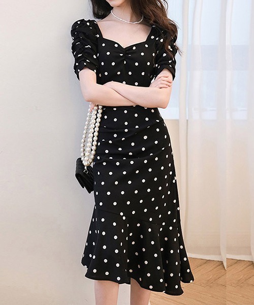 gossip!ロサンゼルス(ゴシップロサンゼルス)の「【Y2Kガーリー】 ドット柄 Vネックマーメイドワンピース(ワンピース・レディース・ブラック/ホワイト・FREE)」の1枚目の写真