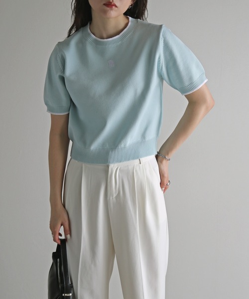 COURO(コウロ)の「ワンポイント刺繍配色クロップドニット(ニット/セーター・レディース・ブラック/オフホワイト/サックスブルー/ピンク/グレイッシュベージュ/チャコール・FREE)」の15枚目の写真