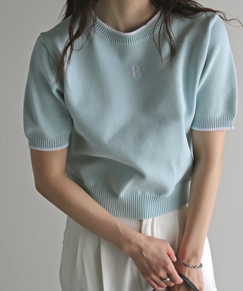 COURO(コウロ)の「ワンポイント刺繍配色クロップドニット(ニット/セーター・レディース・ブラック/オフホワイト/サックスブルー/ピンク/グレイッシュベージュ/チャコール・FREE)」の17枚目の写真