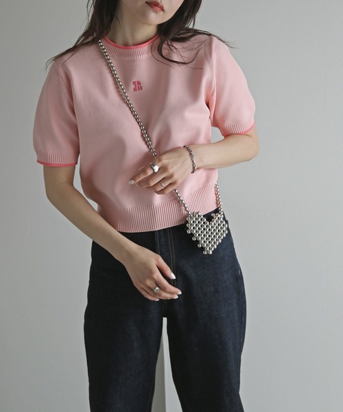 COURO(コウロ)の「ワンポイント刺繍配色クロップドニット(ニット/セーター・レディース・ブラック/オフホワイト/サックスブルー/ピンク/グレイッシュベージュ/チャコール・FREE)」の8枚目の写真
