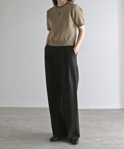 COURO(コウロ)の「ワンポイント刺繍配色クロップドニット(ニット/セーター・レディース・ブラック/オフホワイト/サックスブルー/ピンク/グレイッシュベージュ/チャコール・FREE)」の14枚目の写真