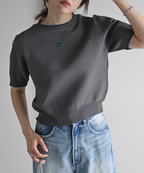 COURO(コウロ)の「ワンポイント刺繍配色クロップドニット(ニット/セーター・レディース・ブラック/オフホワイト/サックスブルー/ピンク/グレイッシュベージュ/チャコール・FREE)」の20枚目の写真