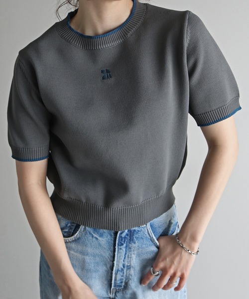 COURO(コウロ)の「ワンポイント刺繍配色クロップドニット(ニット/セーター・レディース・ブラック/オフホワイト/サックスブルー/ピンク/グレイッシュベージュ/チャコール・FREE)」の21枚目の写真