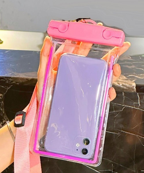 Mayree（メイリー）の「【urge select】《ユニセックス/男女兼用》各種スマートフォン対応 防水 スマホケース/スマホポーチ【2way】（スマホケース/カバー・レディース・ピンク/グリーン/ホワイト/イエロー/ブルー/ブラック・FREE）」の6枚目の写真