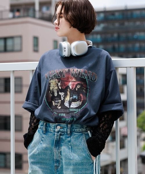 PBLIM（ページボーイリム）の「PBLIM/ロックバンドＴ（Tシャツ/カットソー・レディース・ネイビー/グレイッシュベージュ/チャコールグレー・SMALL/MEDIUM）」の3枚目の写真