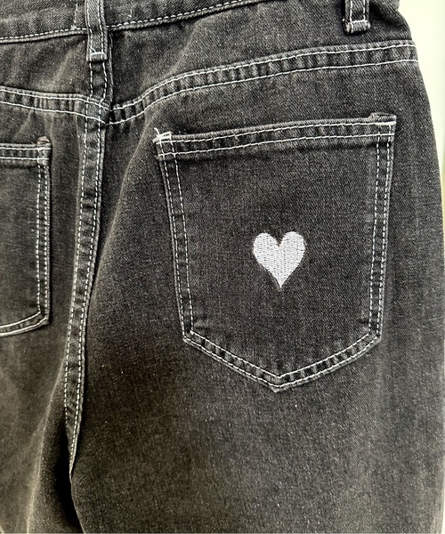 ULEULA（ウルア）の「ハート刺繍デニムハーフパンツ（デニムパンツ・レディース・ブラック・MEDIUM/LARGE）」の2枚目の写真