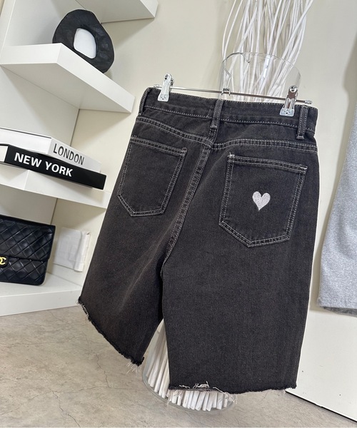 ULEULA（ウルア）の「ハート刺繍デニムハーフパンツ（デニムパンツ・レディース・ブラック・MEDIUM/LARGE）」の5枚目の写真