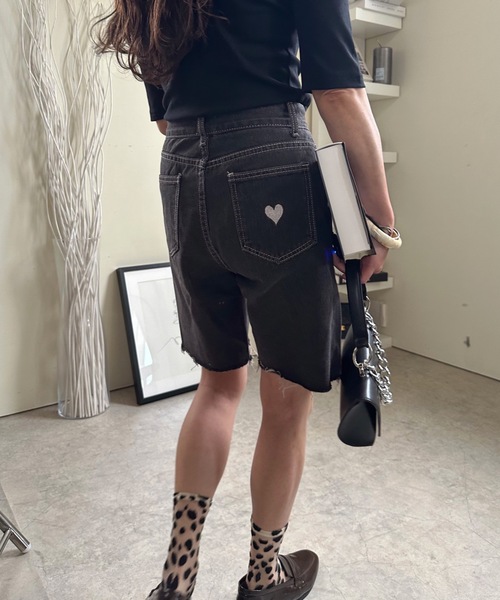 ULEULA（ウルア）の「ハート刺繍デニムハーフパンツ（デニムパンツ・レディース・ブラック・MEDIUM/LARGE）」の11枚目の写真