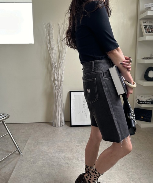 ULEULA（ウルア）の「ハート刺繍デニムハーフパンツ（デニムパンツ・レディース・ブラック・MEDIUM/LARGE）」の10枚目の写真