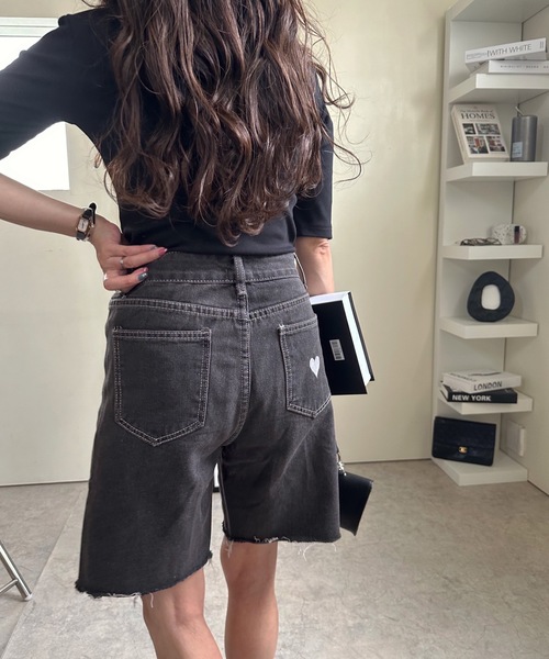 ULEULA（ウルア）の「ハート刺繍デニムハーフパンツ（デニムパンツ・レディース・ブラック・MEDIUM/LARGE）」の7枚目の写真