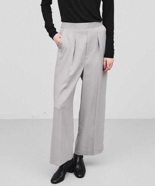 cloenc（クロエンス）の「◆【手洗い可／セットアップ】タックストレートパンツ（その他パンツ・レディース・ライトグレー/ダークグレー/ライトベージュ・01/02/03）」の2枚目の写真