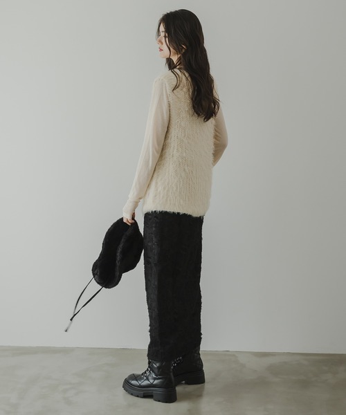 rectangle(レクタングル)の「フェザーヤーンVネックベスト(ニット/セーター・レディース・アイボリー/チャコールグレー/ベージュ・FREE)」の5枚目の写真