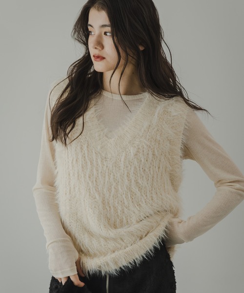 rectangle(レクタングル)の「フェザーヤーンVネックベスト(ニット/セーター・レディース・アイボリー/チャコールグレー/ベージュ・FREE)」の6枚目の写真