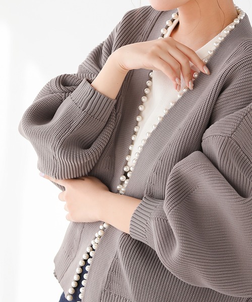 Fit more(フィットモア)の「ボリュームスリーブパールニットカーディガン(カーディガン/ボレロ・レディース・ブラック/グレー・FREE)」の6枚目の写真