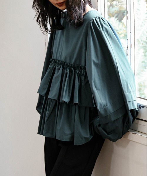 AMELY(エミリー)の「ティアードフリルペプラムブラウス(シャツ/ブラウス・レディース・グリーン/ホワイト/ブラック/チャコール/イエロー・フリー)」の13枚目の写真