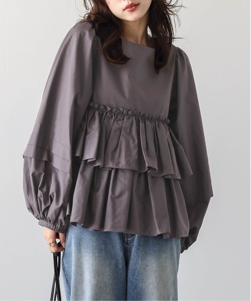 AMELY(エミリー)の「ティアードフリルペプラムブラウス(シャツ/ブラウス・レディース・グリーン/ホワイト/ブラック/チャコール/イエロー・フリー)」の21枚目の写真