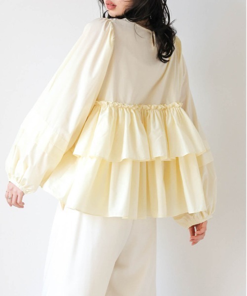 AMELY(エミリー)の「ティアードフリルペプラムブラウス(シャツ/ブラウス・レディース・グリーン/ホワイト/ブラック/チャコール/イエロー・フリー)」の15枚目の写真