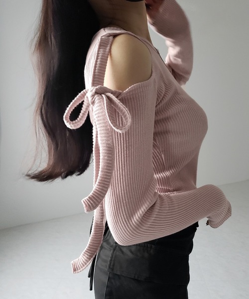 me+em select(ミームセレクト)の「【 3color 】カットアウトショルダーリボンリブトップス / Cut-out shoulder ribbon rib tops(Tシャツ/カットソー・レディース・ピンク/ブラック/アイボリー・FREE)」の16枚目の写真