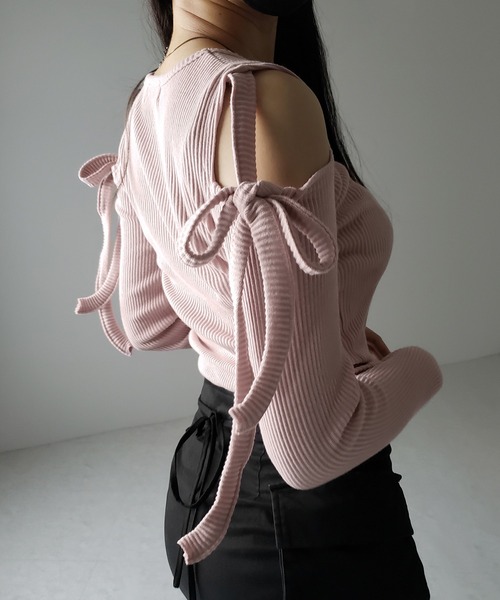 me+em select(ミームセレクト)の「【 3color 】カットアウトショルダーリボンリブトップス / Cut-out shoulder ribbon rib tops(Tシャツ/カットソー・レディース・ピンク/ブラック/アイボリー・FREE)」の15枚目の写真