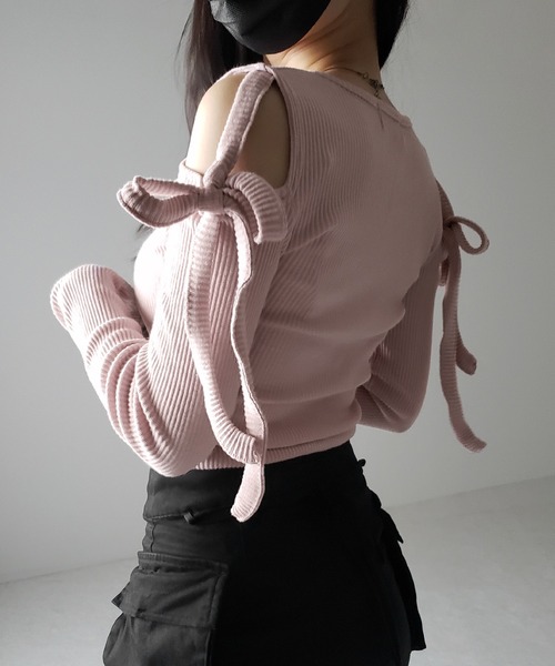 me+em select(ミームセレクト)の「【 3color 】カットアウトショルダーリボンリブトップス / Cut-out shoulder ribbon rib tops(Tシャツ/カットソー・レディース・ピンク/ブラック/アイボリー・FREE)」の14枚目の写真