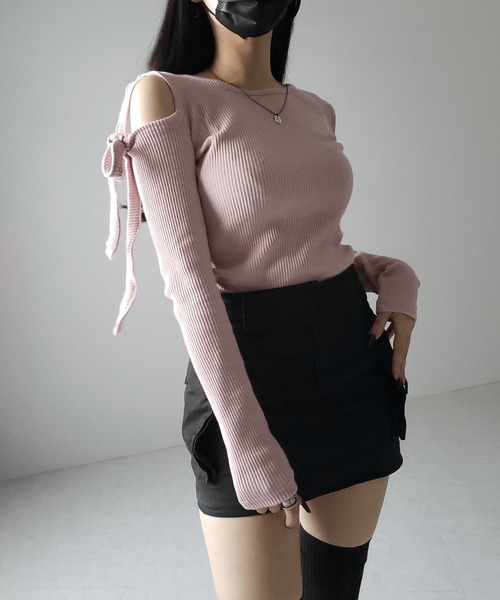 me+em select(ミームセレクト)の「【 3color 】カットアウトショルダーリボンリブトップス / Cut-out shoulder ribbon rib tops(Tシャツ/カットソー・レディース・ピンク/ブラック/アイボリー・FREE)」の20枚目の写真