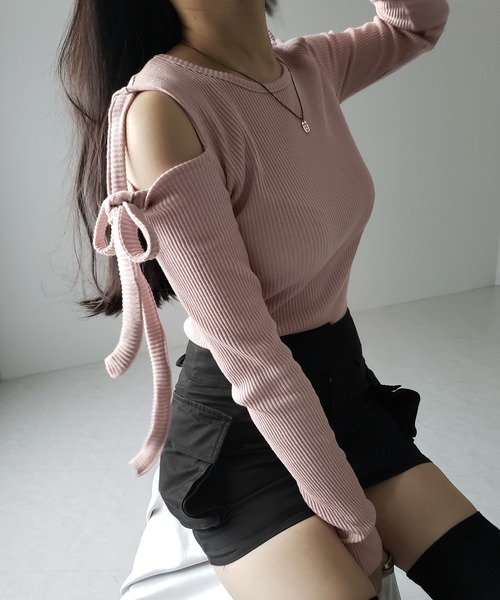 me+em select(ミームセレクト)の「【 3color 】カットアウトショルダーリボンリブトップス / Cut-out shoulder ribbon rib tops(Tシャツ/カットソー・レディース・ピンク/ブラック/アイボリー・FREE)」の22枚目の写真