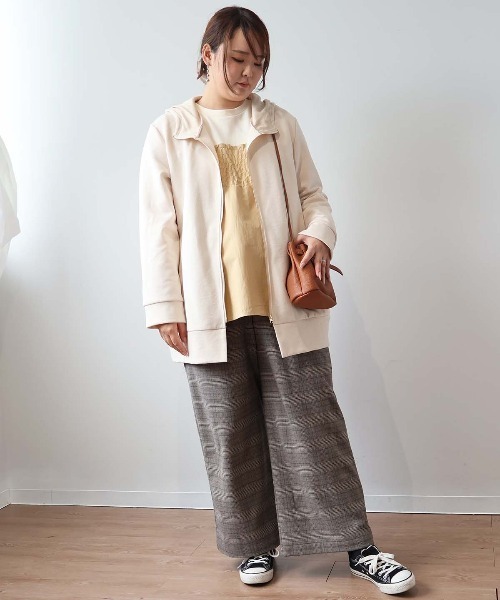 leswel（レスウェル）の「【L～5L 大きいサイズ】ビスチェ風重ねプルオーバー（Tシャツ/カットソー・レディース・クリーム/ブラック/カーキ・LL/3L/4L/5L/L）」の6枚目の写真