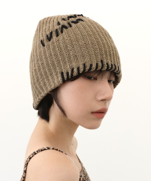 UNE MANSION（ユヌマンション）の「ユニークステッチ刺繍ニットビニー（ニットキャップ/ビーニー・レディース・ブラック/ブラウン・ONE SIZE）」の2枚目の写真