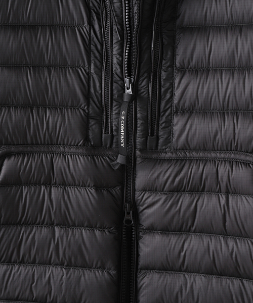 C.P. COMPANY(シーピーカンパニー)の「【C.P. Company / シーピーカンパニー】MEDIUM JACKET IN DD SHELL(ダウンジャケット/コート・メンズ・ブラック・MEDIUM)」の7枚目の写真