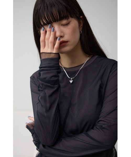 AZUL by moussy（アズールバイマウジー）の「チュールレイヤードロングTシャツ（Tシャツ/カットソー・レディース・チャコールグレー/ライトグレー/オフホワイト・FREE）」の4枚目の写真
