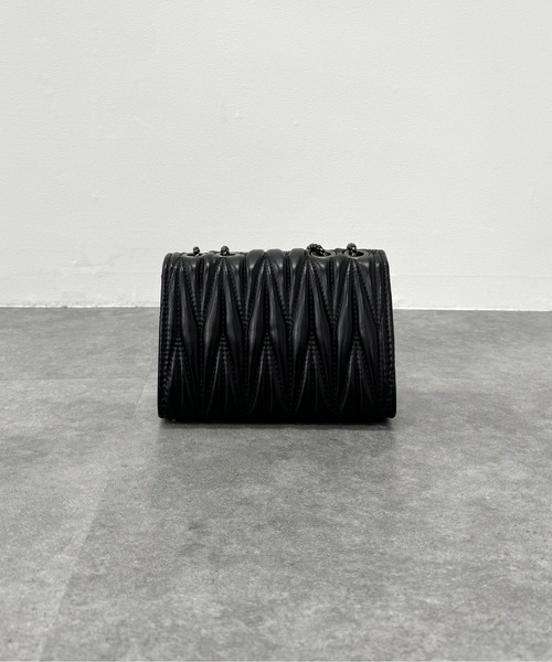 LVEU.（ラブユ.）の「【LVEU.】スクエアチェーンミニバッグ / バッグ BAG 鞄 ショルダー ミニ チェーン スクエア 横長 合皮 合成皮革 ブラック（ショルダーバッグ・レディース・ブラック・FREE）」の20枚目の写真