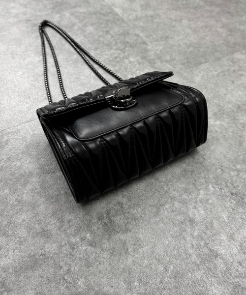 LVEU.（ラブユ.）の「【LVEU.】スクエアチェーンミニバッグ / バッグ BAG 鞄 ショルダー ミニ チェーン スクエア 横長 合皮 合成皮革 ブラック（ショルダーバッグ・レディース・ブラック・FREE）」の10枚目の写真