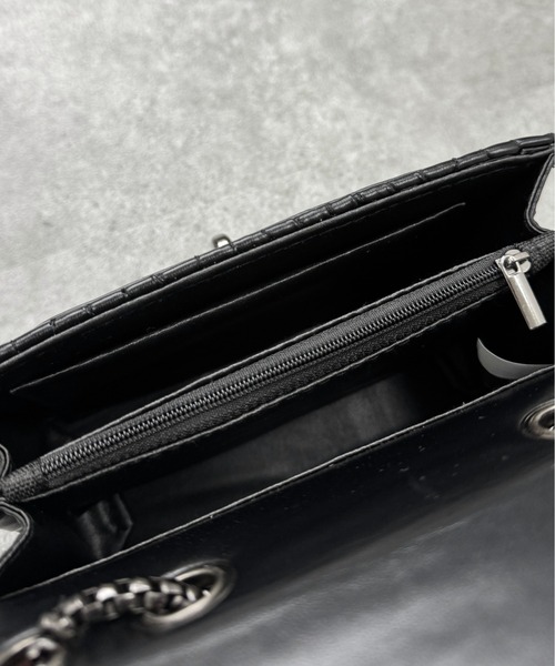 LVEU.（ラブユ.）の「【LVEU.】スクエアチェーンミニバッグ / バッグ BAG 鞄 ショルダー ミニ チェーン スクエア 横長 合皮 合成皮革 ブラック（ショルダーバッグ・レディース・ブラック・FREE）」の12枚目の写真