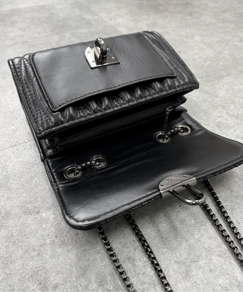 LVEU.（ラブユ.）の「【LVEU.】スクエアチェーンミニバッグ / バッグ BAG 鞄 ショルダー ミニ チェーン スクエア 横長 合皮 合成皮革 ブラック（ショルダーバッグ・レディース・ブラック・FREE）」の13枚目の写真